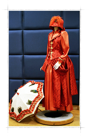 信濃屋創業150周年記念に鹿鳴館時代の復刻ドレスをシナノヤのアトリエ　カーサ・デル・クチートで作製しました。